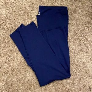 Navy blue leggings with scalloped ankle